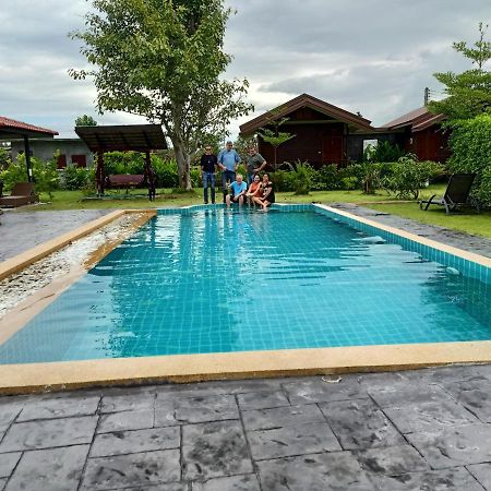 Relax Garden House Hotell Chiang Mai Exteriör bild