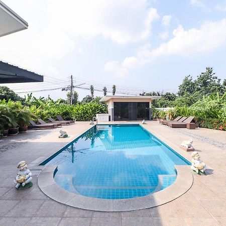 Relax Garden House Hotell Chiang Mai Exteriör bild