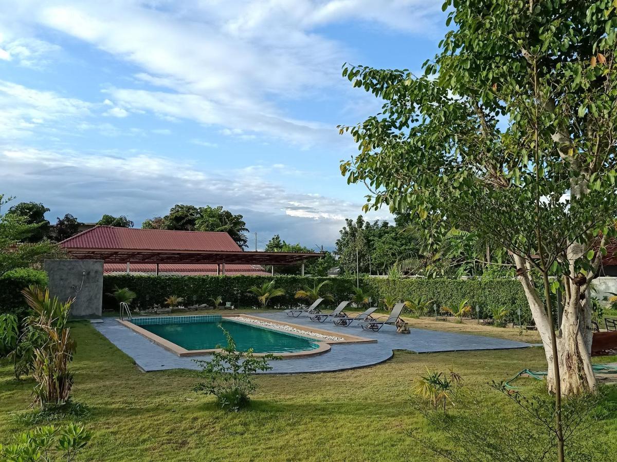 Relax Garden House Hotell Chiang Mai Exteriör bild