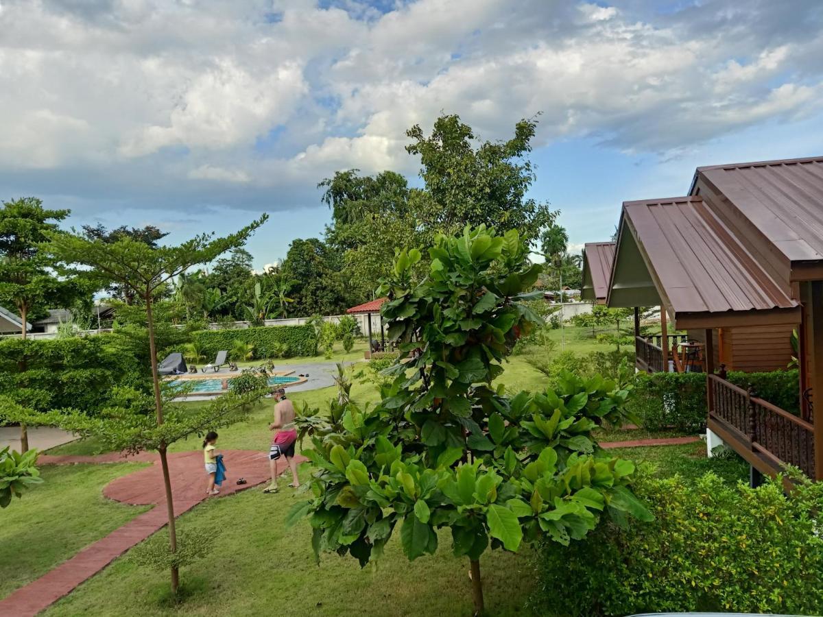 Relax Garden House Hotell Chiang Mai Exteriör bild