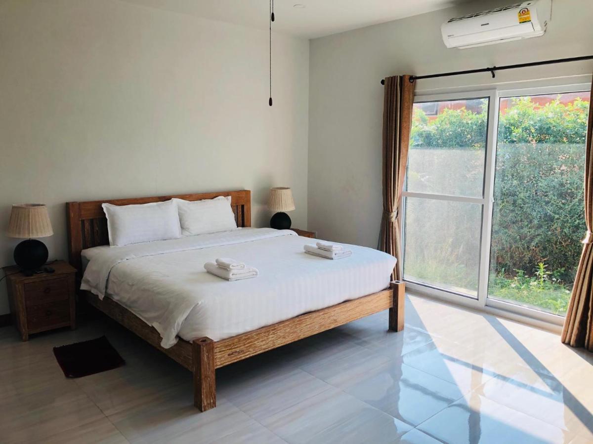 Relax Garden House Hotell Chiang Mai Exteriör bild
