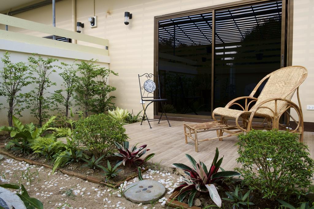 Relax Garden House Hotell Chiang Mai Exteriör bild