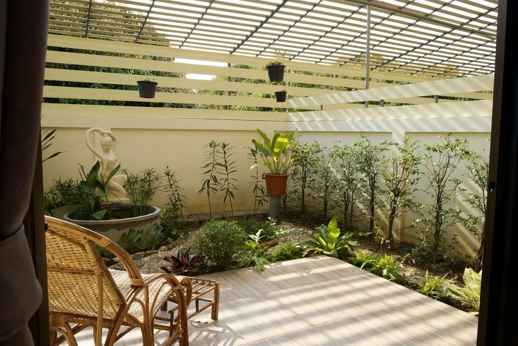 Relax Garden House Hotell Chiang Mai Exteriör bild
