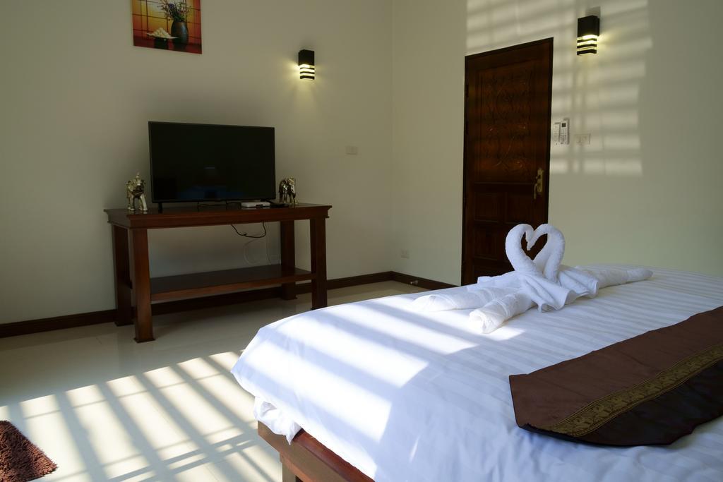 Relax Garden House Hotell Chiang Mai Exteriör bild