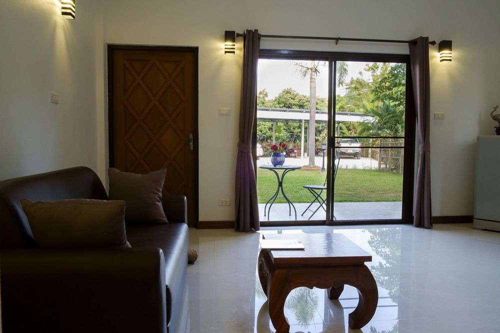 Relax Garden House Hotell Chiang Mai Exteriör bild