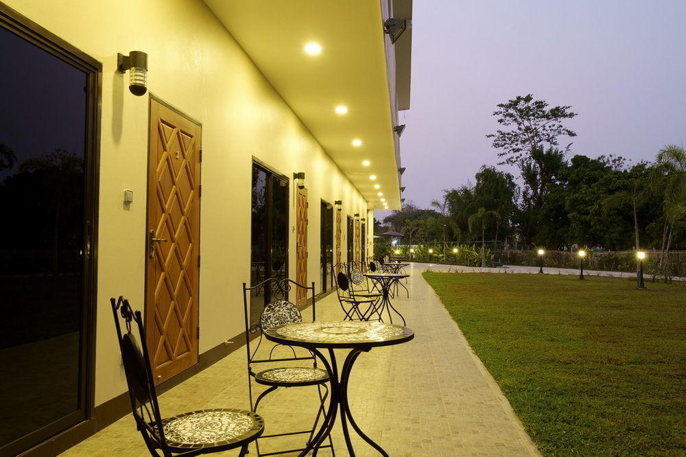 Relax Garden House Hotell Chiang Mai Exteriör bild