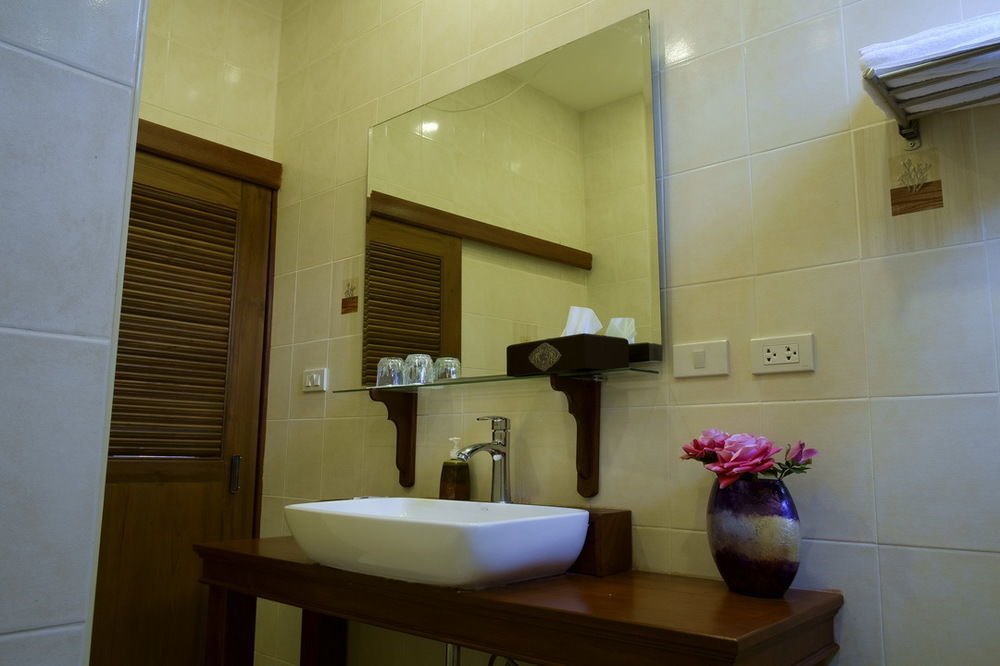 Relax Garden House Hotell Chiang Mai Exteriör bild