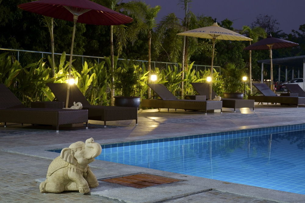 Relax Garden House Hotell Chiang Mai Exteriör bild