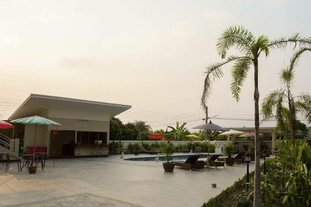 Relax Garden House Hotell Chiang Mai Exteriör bild