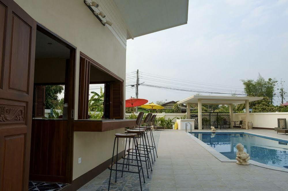 Relax Garden House Hotell Chiang Mai Exteriör bild