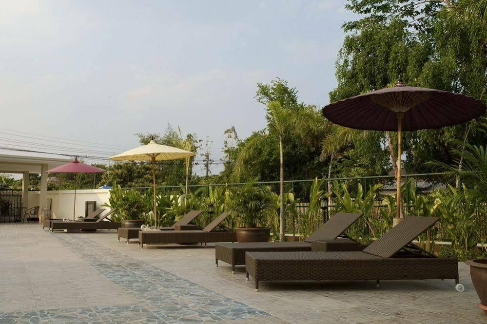 Relax Garden House Hotell Chiang Mai Exteriör bild