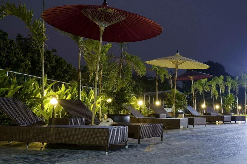 Relax Garden House Hotell Chiang Mai Exteriör bild