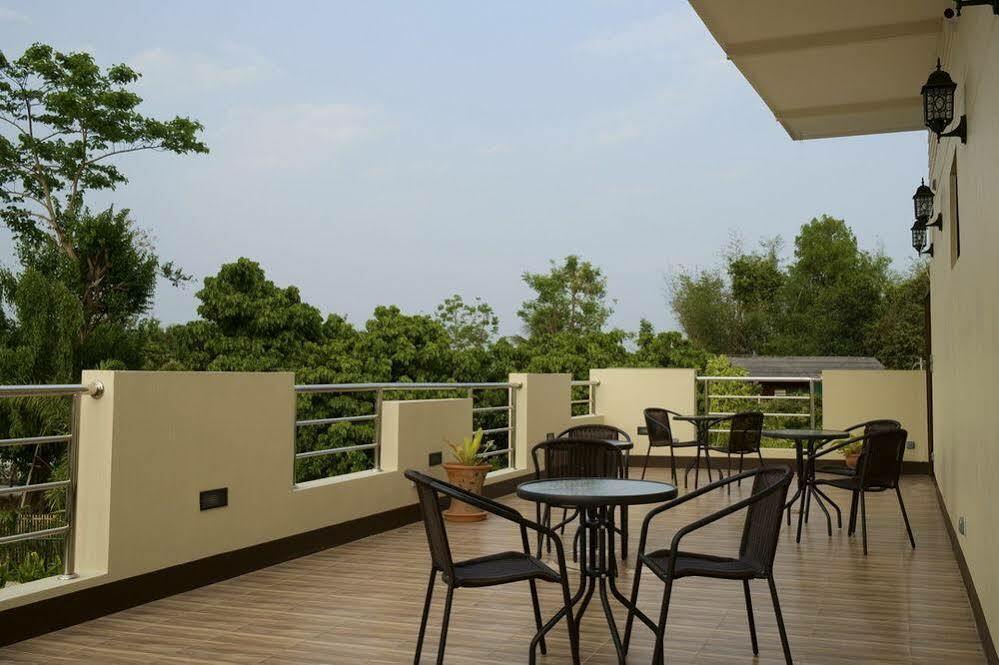 Relax Garden House Hotell Chiang Mai Exteriör bild