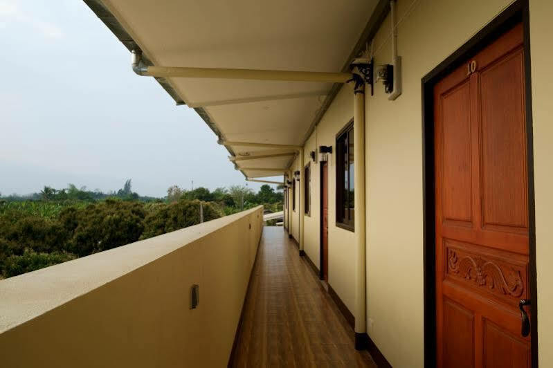 Relax Garden House Hotell Chiang Mai Exteriör bild