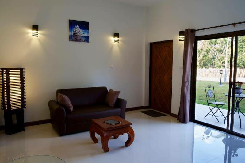 Relax Garden House Hotell Chiang Mai Exteriör bild