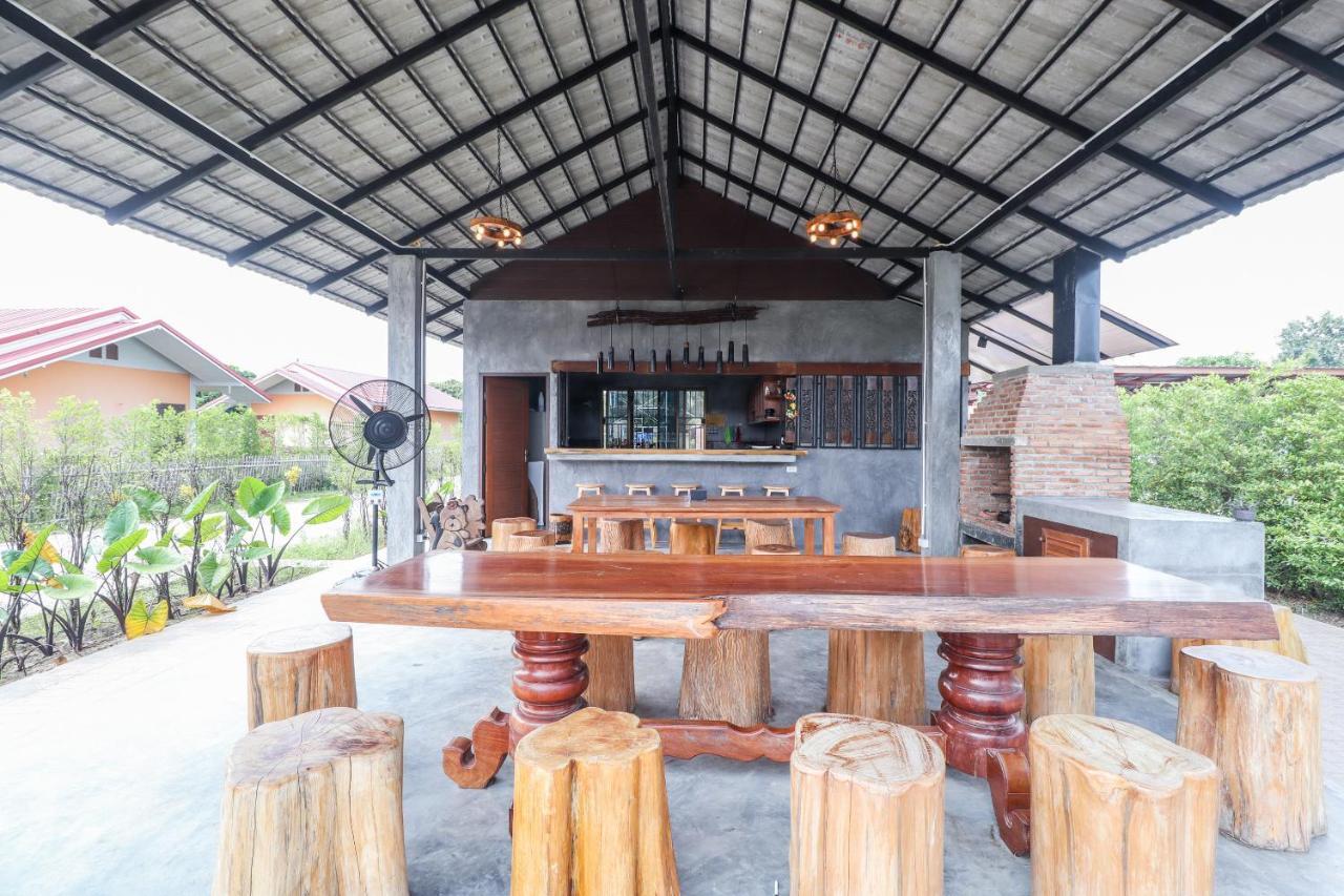 Relax Garden House Hotell Chiang Mai Exteriör bild